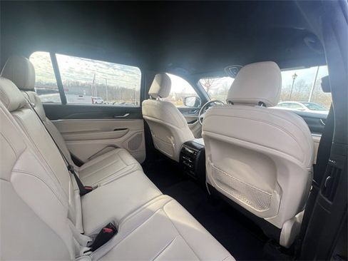 Used 2023 Jeep Grand Cherokee L Limited image 23