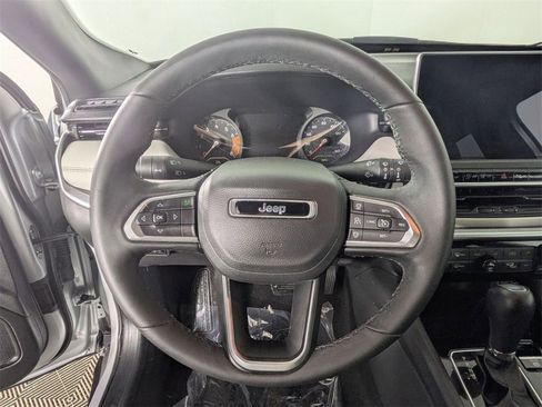 Certified 2025 Jeep Compass Limited image 17