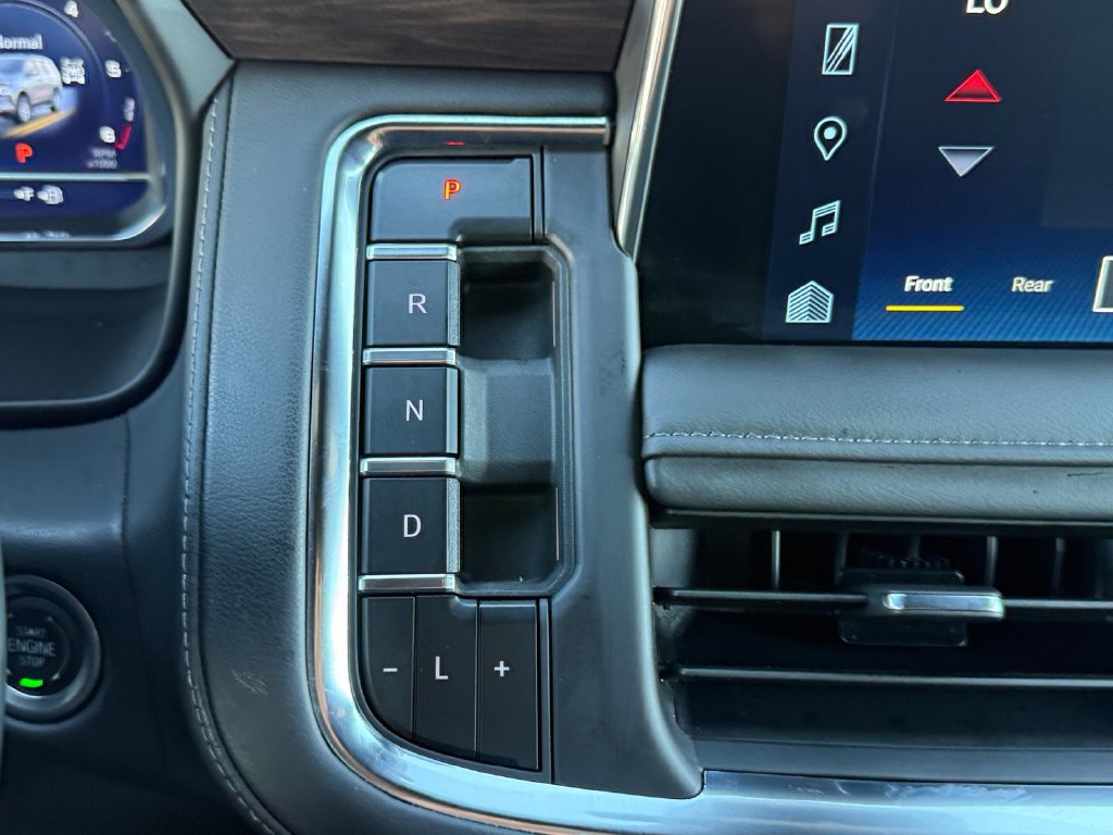 Used 2024 Chevrolet Suburban Z71 w/ Luxury Package AWD/4WD image 19