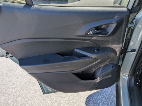 Used 2024 Chevrolet Trax RS w/ Sunroof Package image 25