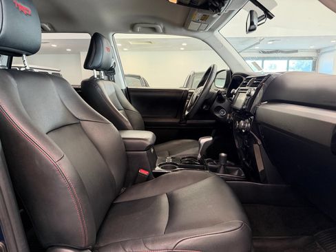 Used 2019 Toyota 4Runner TRD Off-Road Premium AWD/4WD image 9