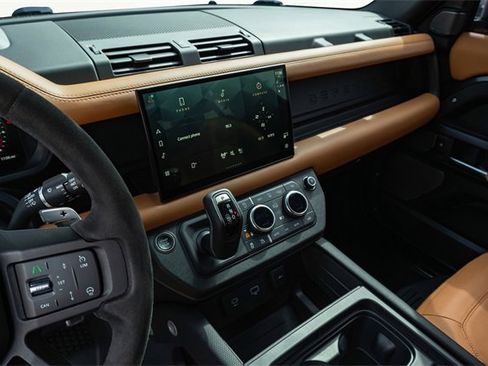 Used 2024 Land Rover Defender 90 Carpathian Edition image 37