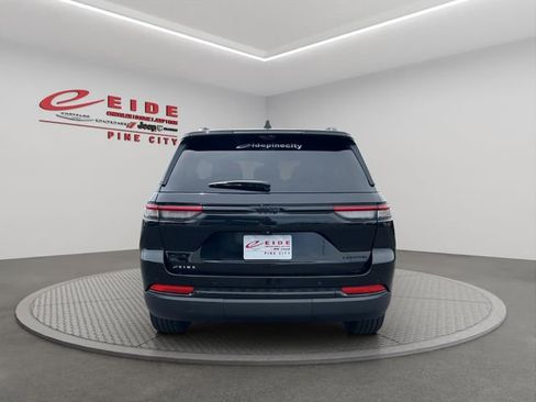 Used 2024 Jeep Grand Cherokee Limited w/ Luxury Tech Group II AWD/4WD image 5