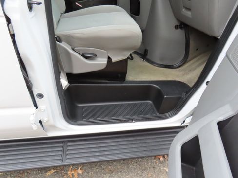 Used 2014 Ford E-350 and Econoline 350 XLT image 20