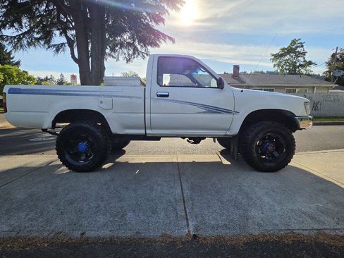 Used 1994 Toyota Pickup DX AWD/4WD image 4