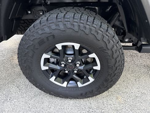 Used 2026 Jeep Gladiator Rubicon AWD/4WD image 19