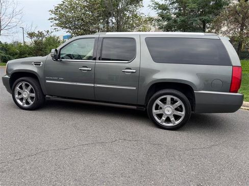 Used 2011 Cadillac Escalade ESV Premium AWD/4WD image 5