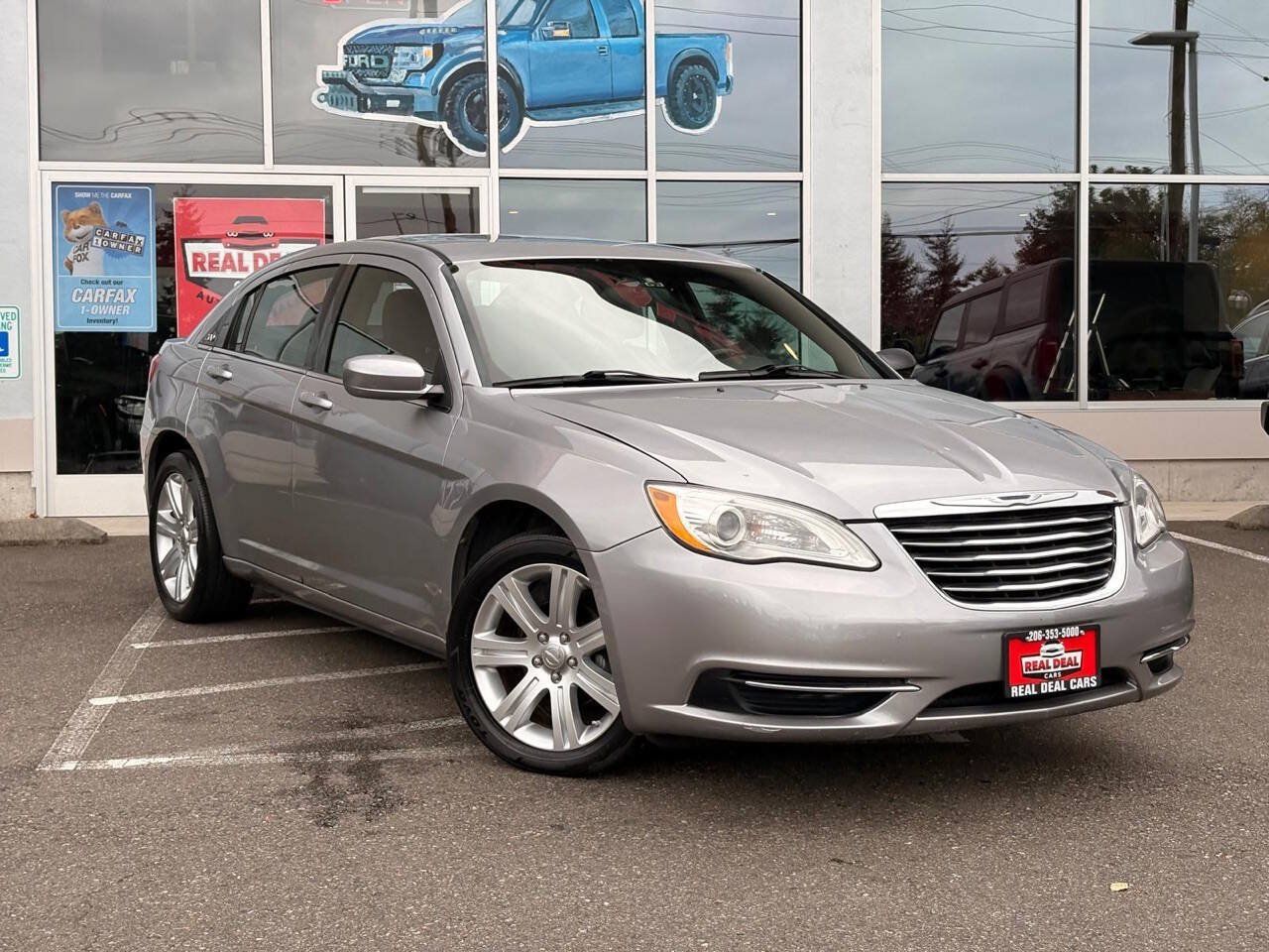 Used 2013 Chrysler 200 Touring FWD image 2