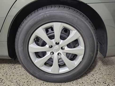 Used 2014 Toyota Camry LE image 8