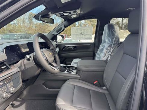 New 2026 Chevrolet Suburban LT image 13