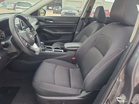 Used 2024 Nissan Altima 2.5 SV FWD image 14