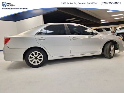 Used 2012 Toyota Camry FWD image 7