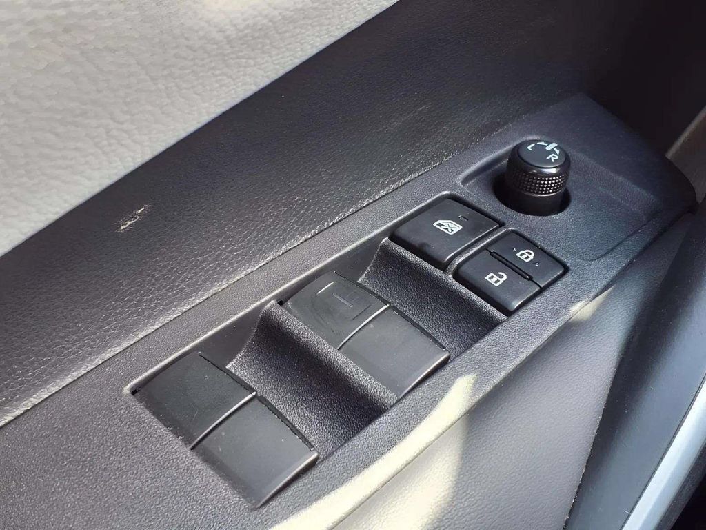 Used 2024 Toyota Corolla SE FWD image 18