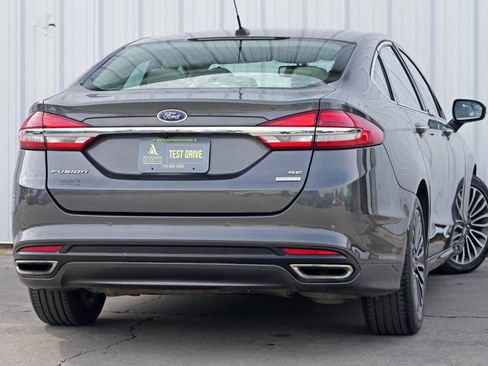 Used 2017 Ford Fusion SE w/ Fusion SE Technology Package image 4