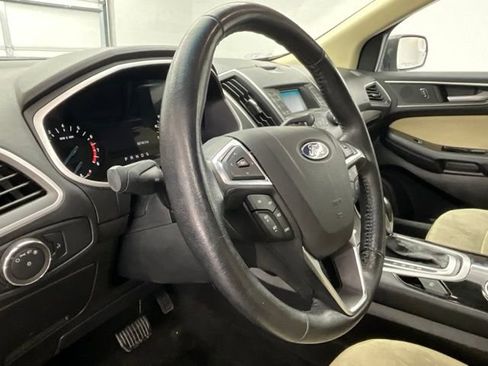 Used 2018 Ford Edge SEL image 12