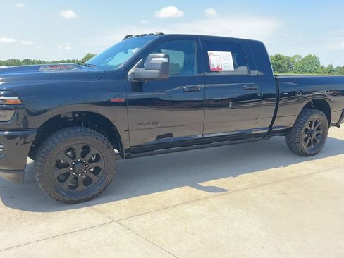 Used 2025 RAM 2500 Laramie AWD/4WD image 3
