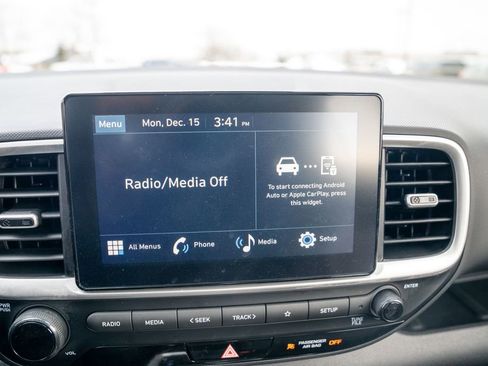 Certified 2025 Hyundai Venue SEL image 30