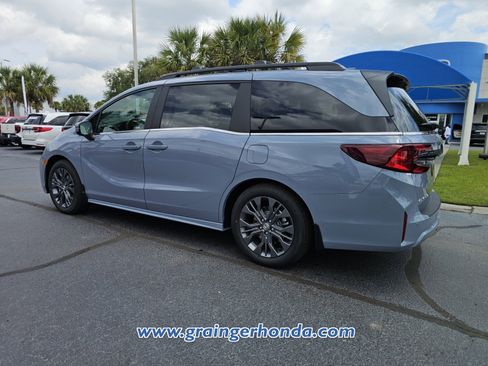 New 2026 Honda Odyssey Touring image 3