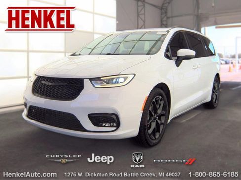 Used 2023 Chrysler Pacifica Touring-L w/ S Appearance Package FWD image 1