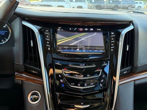 Used 2018 Cadillac Escalade ESV Premium Luxury image 21