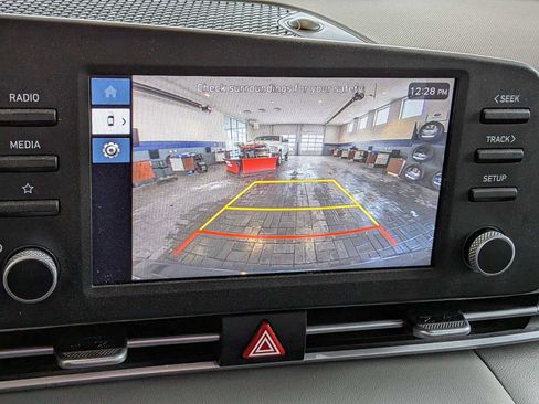 Used 2024 Hyundai Elantra SE image 25