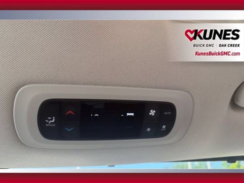 Used 2023 Chrysler Pacifica Touring-L FWD image 33