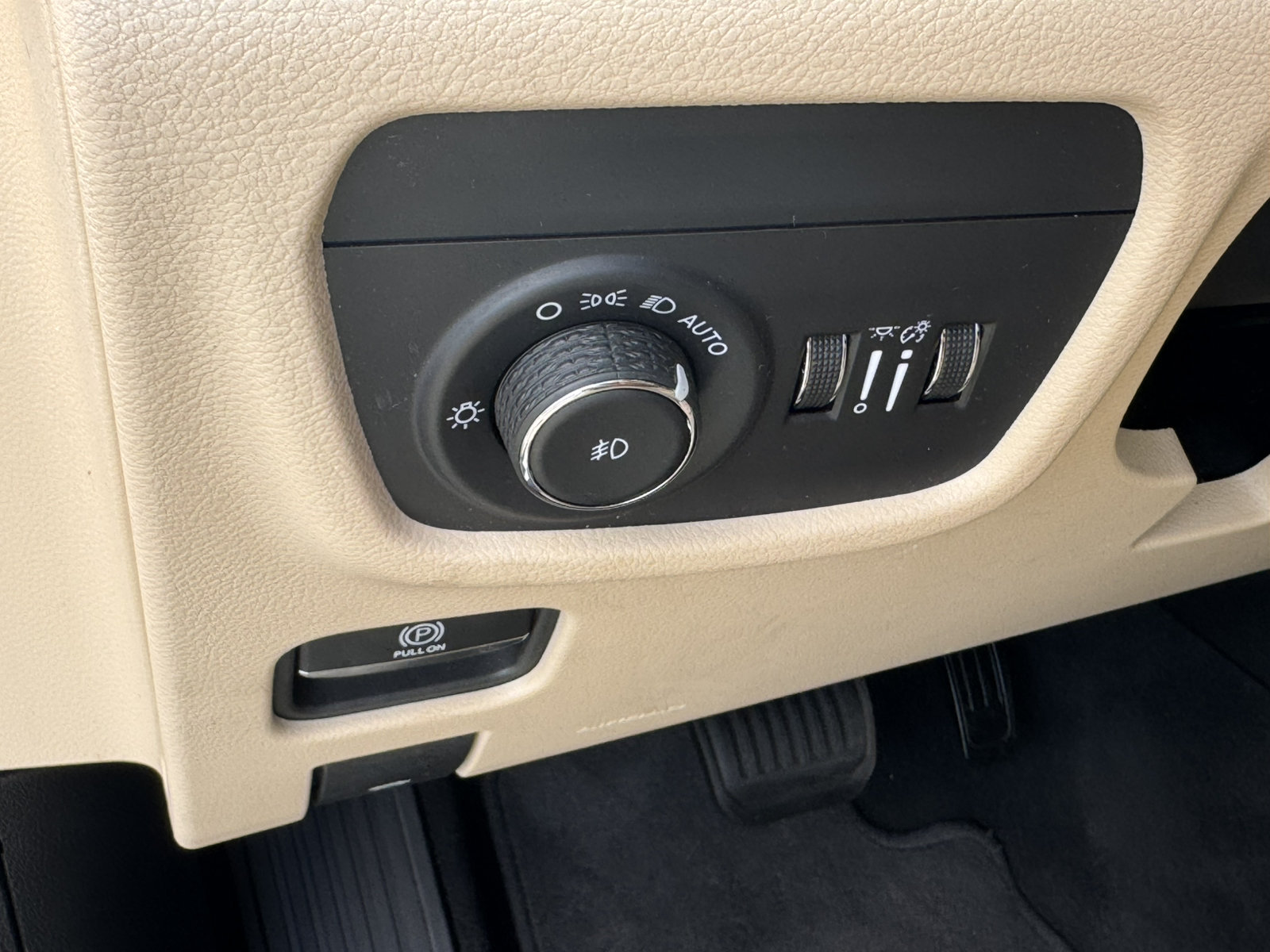 Used 2025 Jeep Grand Cherokee L Limited RWD image 37