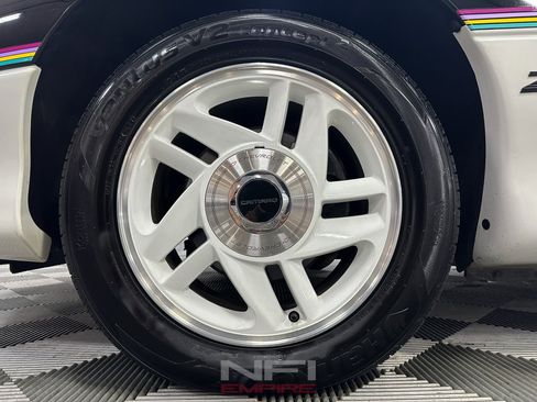 Used 1993 Chevrolet Camaro Z28 RWD image 12