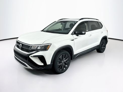 Used 2022 Volkswagen Taos S FWD image 3