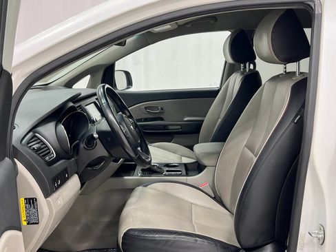 Used 2020 Kia Sedona EX FWD image 12