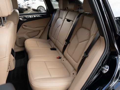 Used 2025 Porsche Macan image 33