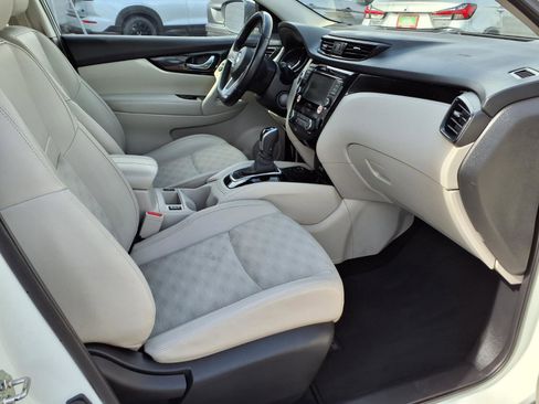 Used 2022 Nissan Rogue Sport SV w/ Technology Package image 11