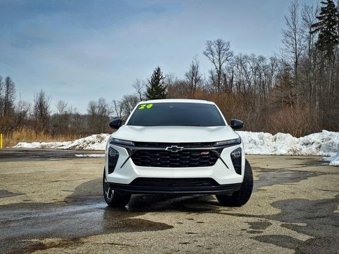 Certified 2024 Chevrolet Trax RS w/ Driver Confidence Package image 9