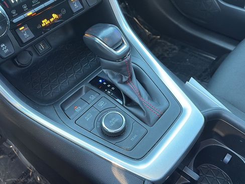 Used 2024 Toyota RAV4 SE image 16