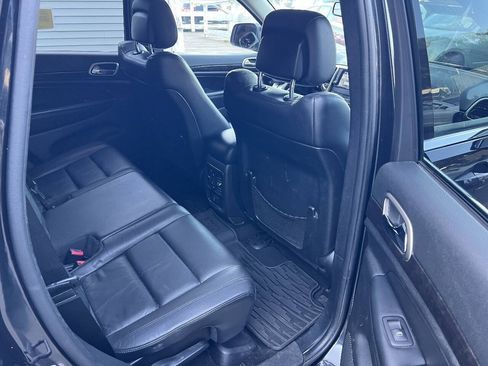 Used 2012 Jeep Grand Cherokee Laredo AWD/4WD image 12