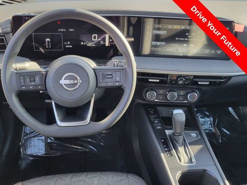 Certified 2025 Nissan Kicks SV FWD image 4