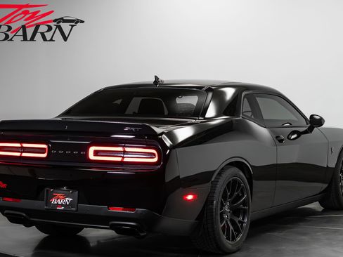Used 2015 Dodge Challenger SRT Hellcat RWD image 5