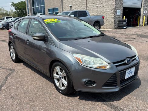 Used 2014 Ford Focus SE FWD image 1