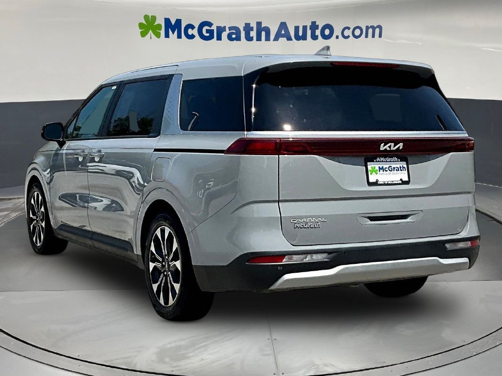 Used 2023 Kia Carnival EX FWD image 5
