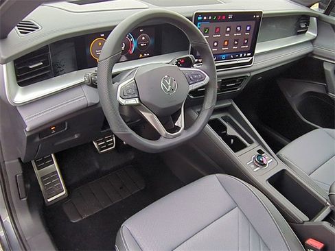 New 2026 Volkswagen Tiguan SE R-Line image 9