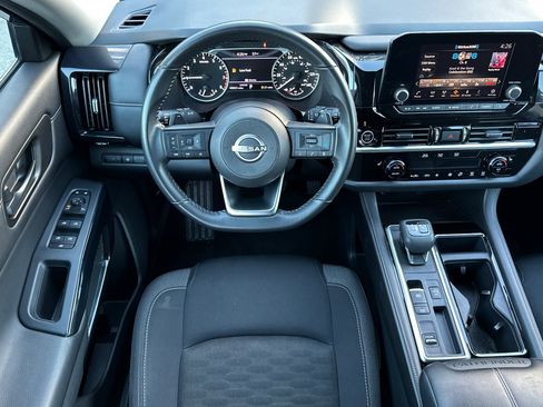 Used 2024 Nissan Pathfinder SV image 18