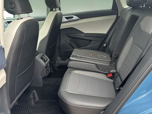 New 2026 Volkswagen Taos SE FWD image 15