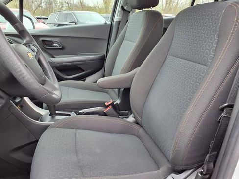 Used 2020 Chevrolet Trax LS image 3