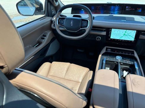 New 2026 Lincoln Navigator L Black Label AWD/4WD image 12
