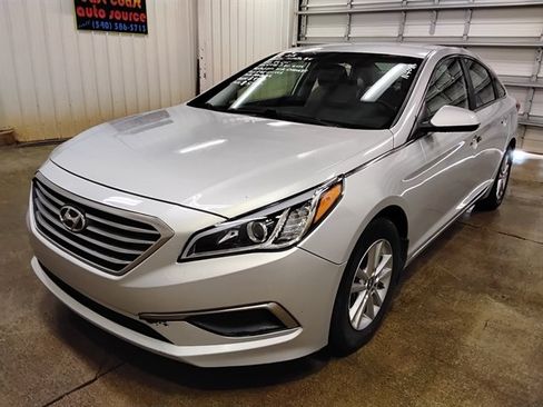 Used 2016 Hyundai Sonata SE FWD image 4