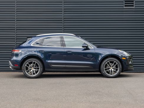Used 2023 Porsche Macan AWD/4WD image 9
