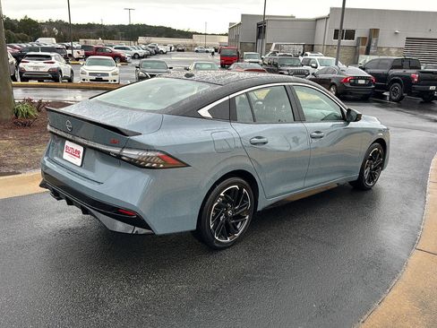 New 2026 Nissan Sentra SR w/ Floor Mat Package FWD image 5