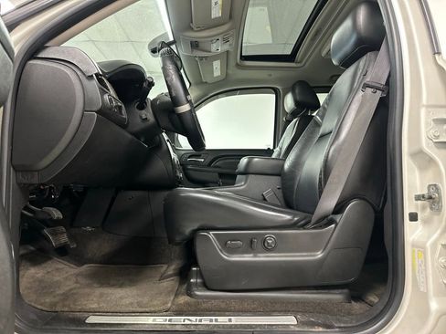Used 2011 GMC Yukon XL Denali image 20