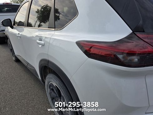Used 2024 Nissan Rogue SV w/ SV Premium Package AWD/4WD image 9