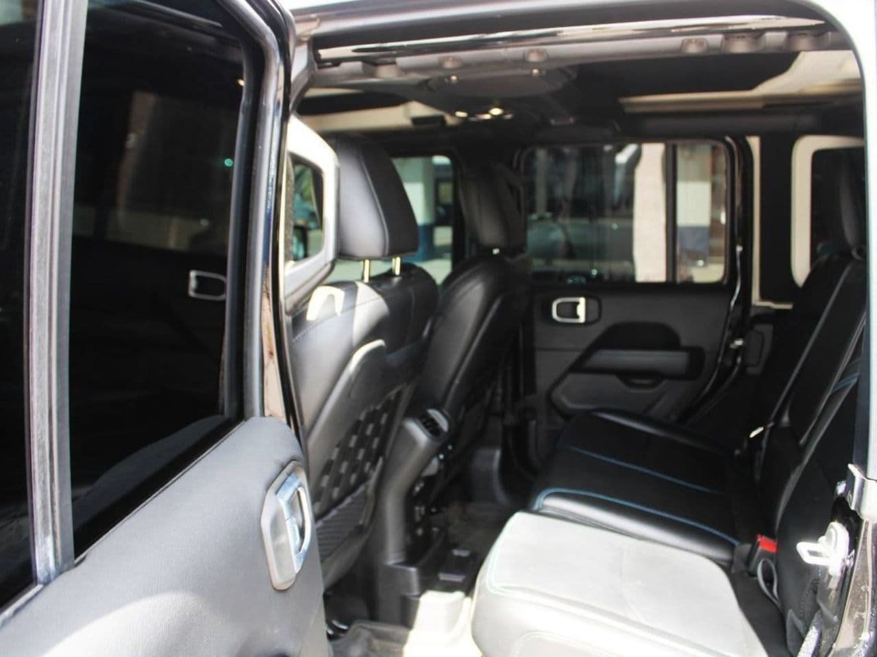 Used 2021 Jeep Wrangler Unlimited Rubicon 4xe w/ Cold Weather Group AWD/4WD image 11